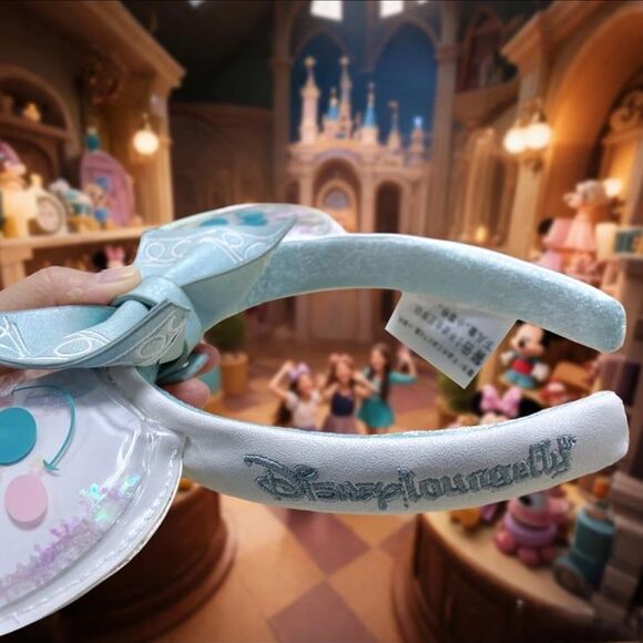 Loungefly Disney Parks Minnie Mouse Ears Pastel Snowman Holiday Snow Globe